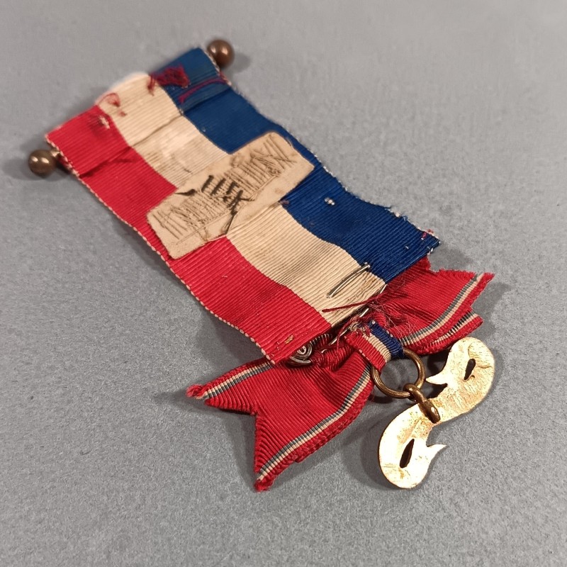 RUBAN DE LA SOCIETE DE SECOUR MUTUEL OU D'ENTRAIDE AVEYRONNAISE ET PETIT NOEUD AVEC MEDAILLE L'AVEYRONNAISE
